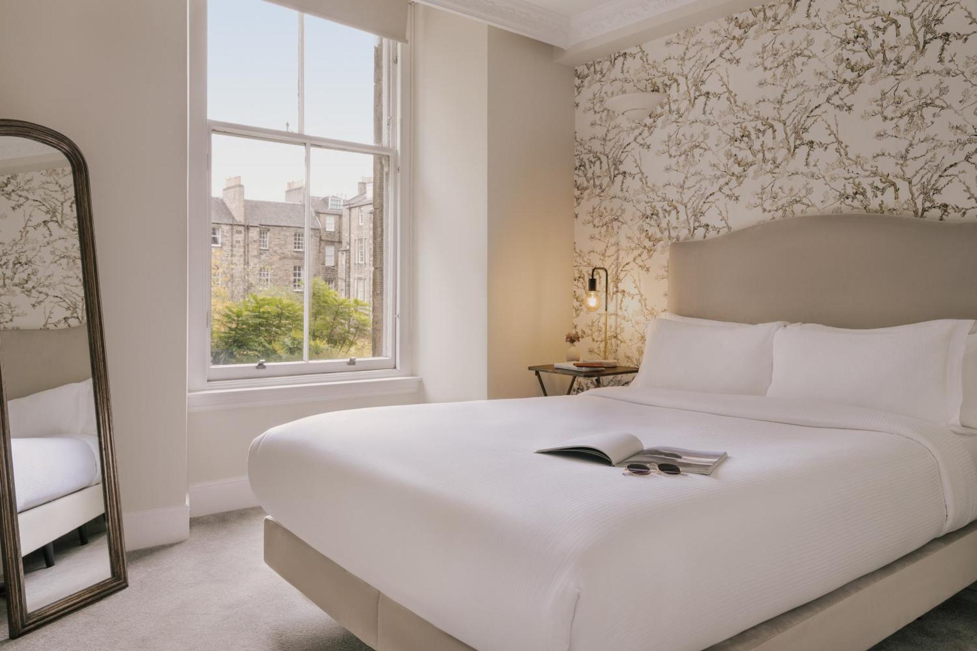 Sonder By Marriott Bonvoy Royal Garden Apartments New Town Edinburgh