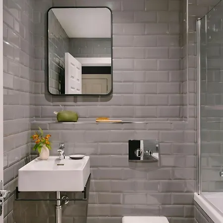 Sonder By Marriott Bonvoy Royal Garden Apartments New Town Edinburgh Exterior photo