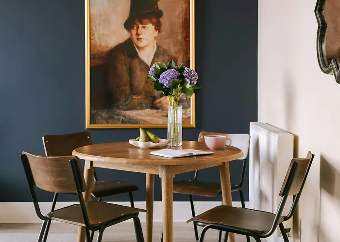Sonder Royal Garden Apartments