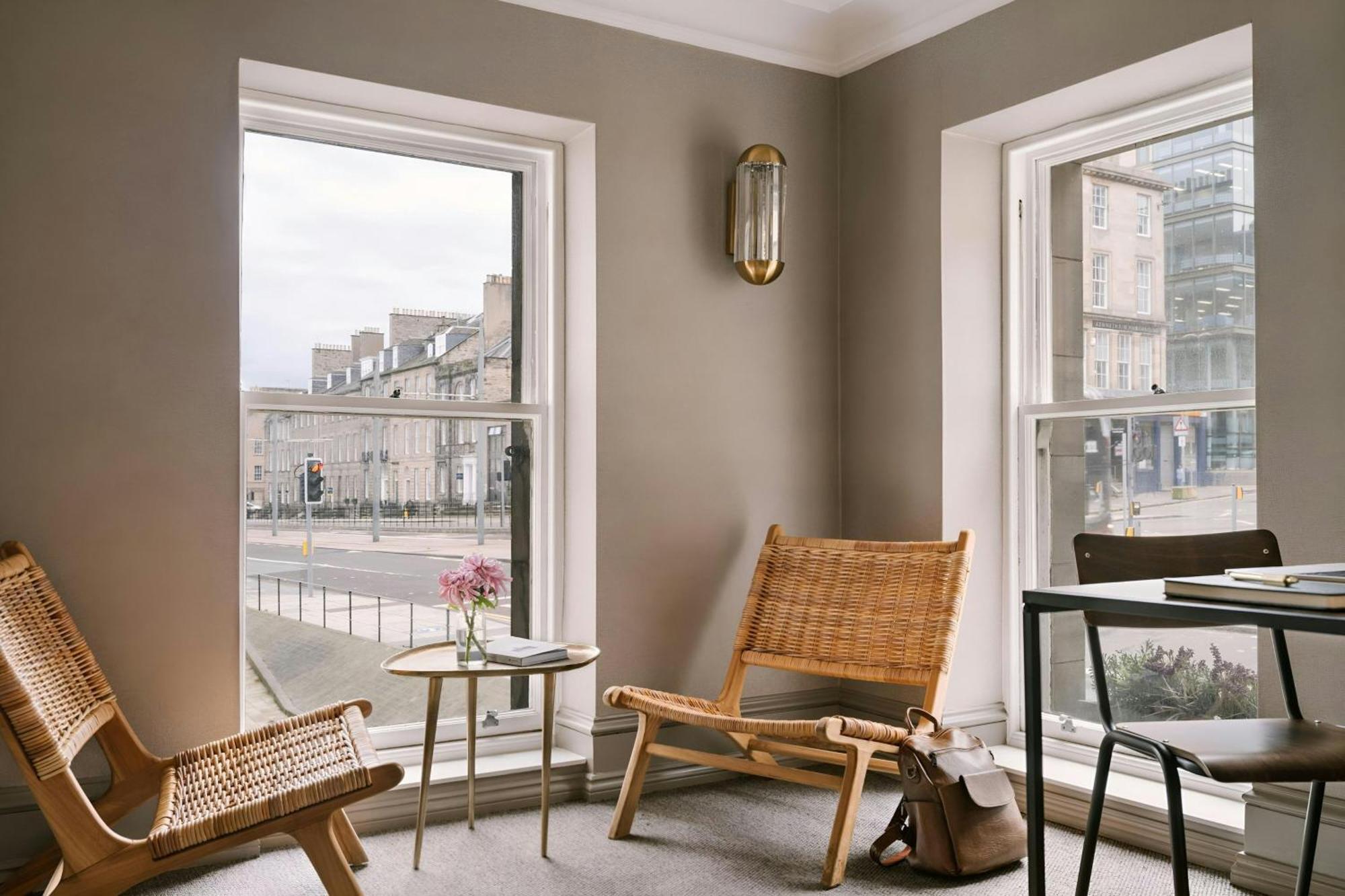 Апарт-отель Sonder By Marriott Bonvoy Royal Garden New Town 4*
